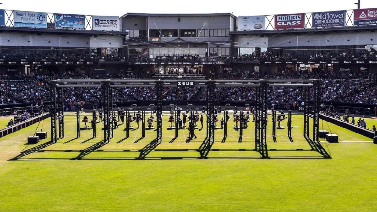 A field of competitors on a CrossFit Rig.