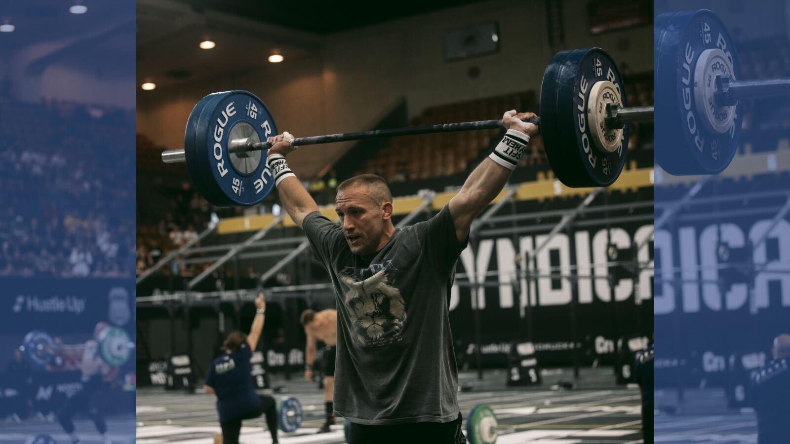 CrossFit competitor snatch